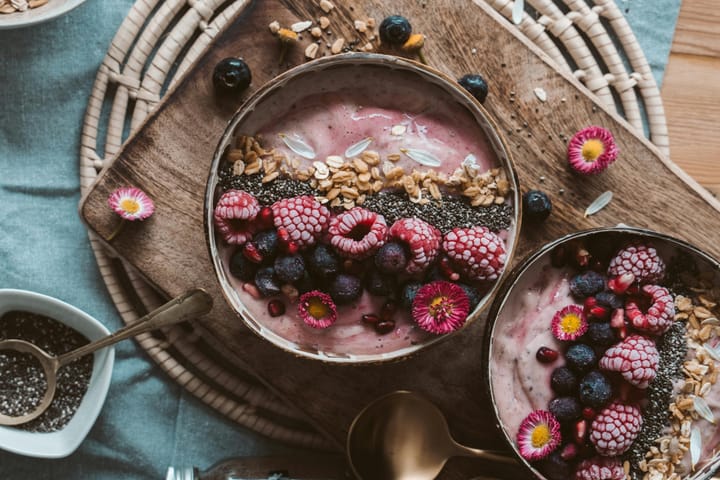 Smoothie Bowls Are Back: Here’s How to Make Yours Satisfying